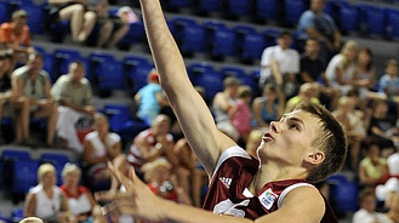 Andris Kehris 2010. gada Eiropas U16 čempionāta spēlē pret Poliju
Foto: www.fibaeurope.com