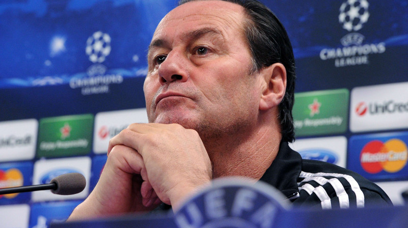 Hūbam Stīvensam - 2012. gada decembrī beidzies otrais darba termiņš "Schalke 04" klubā 
Foto: AFP/Scanpix