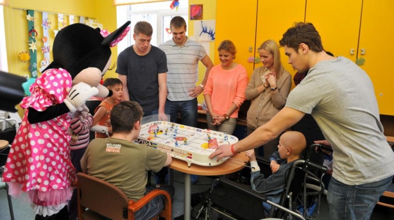 Galda hokejs: Meija, Pavlovs, Sotnieks VS. bērni
Foto: bsf.lv