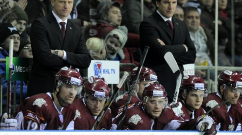 Rīgas "Dinamo" treneri: Artis Ābols un Viktors Ignatjevs
Foto: Romāns Kokšarovs, Sporta Avīze, f64