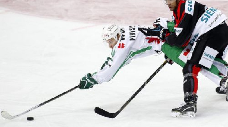 Anti Pilstrēms un Ufas "Salavat Yulaev" paklupa jau pirmajā spēlē
Foto: AP/Scanpix