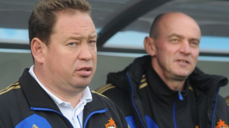 CSKA galvenais treneris Leonīds Sluckis (pa kreisi) 
Foto: ITAR-TASS/Scanpix