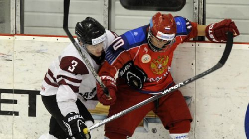 Pauls Zvirbulis spēlē pret Krievijas izlasi
Foto: Romāns Kokšarovs, Sporta Avīze, f64