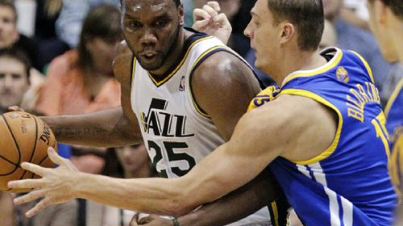 Els Džefersons mēģina atrast veidu, kā apspēlēt Andri Biedriņu
Foto:Ap/Scanpix