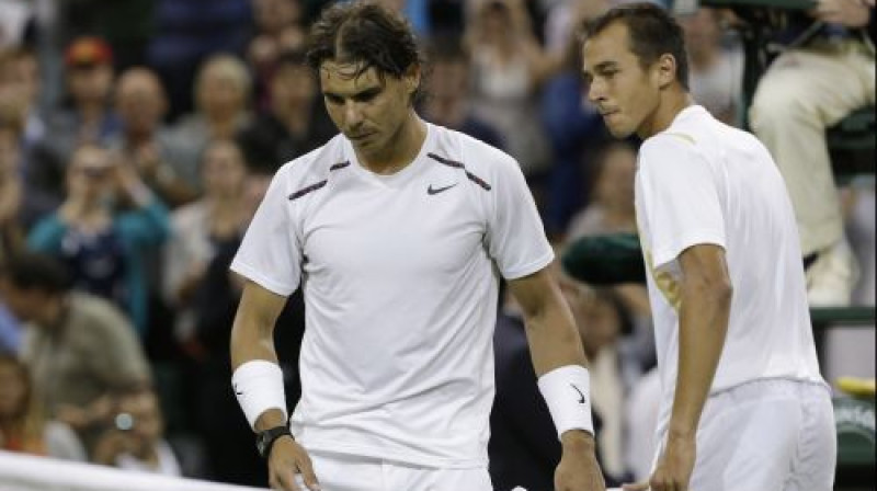 28. jūnijs Vimbldonā. Rafaels Nadals nupat zaudējis Lukašam Rosolam, aizvadot savu līdz šim pēdējo maču
Foto: AP/Scanpix