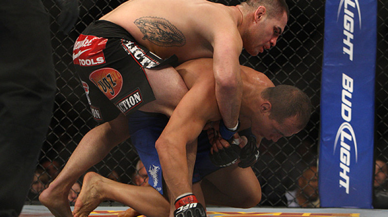 Keins Velaskezs cīņā ar Junioru dos Santosu
Foto: sherdog.com