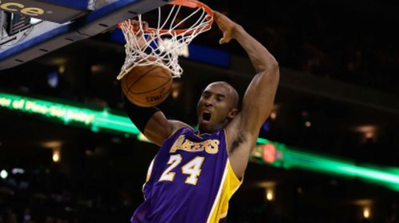 Kobe Braients labprāt triektu bumbu arī "Clippers" grozā spēlē 5. janvārī
Foto:AFP/Scanpix