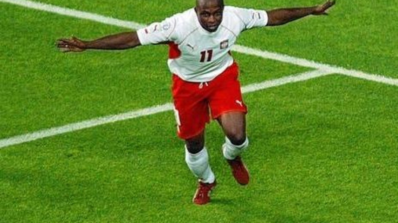 Emanuels Olisadebe 
Foto: gwizdek24.se.pl/