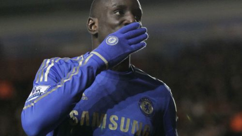 Dembam Bā bija vajadzīgas tikai 35 minūtes, lai gūtu pirmos vārtus savā "Chelsea" karjerā
Foto: AP/Scanpix