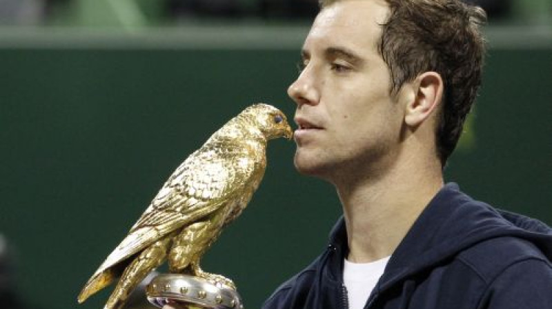 Rišārs Gaskē ar Dohas čempiona balvu
Foto: Reuters/Scanpix