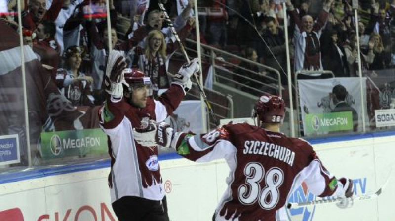 Aleksandrs Žirū guva vārtus arī pret "Donbass"
Foto: Romāns Kokšarovs, Sporta Avīze/f64