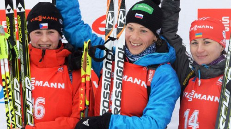 Šīs dienas medaļnieces dāmu iedzīšanā ar Olgu Zaicevu viducī
Foto: AP/Scanpix