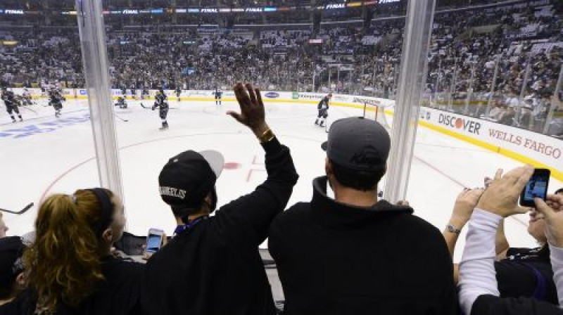 Beidzot līdzjutēji varēs vērot pašas augstākās raudzes hokeju
Foto: AP/Scanpix