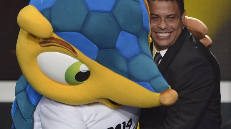 Pasaules kausa talismans un Ronaldu
Foto: AFP / Scanpix