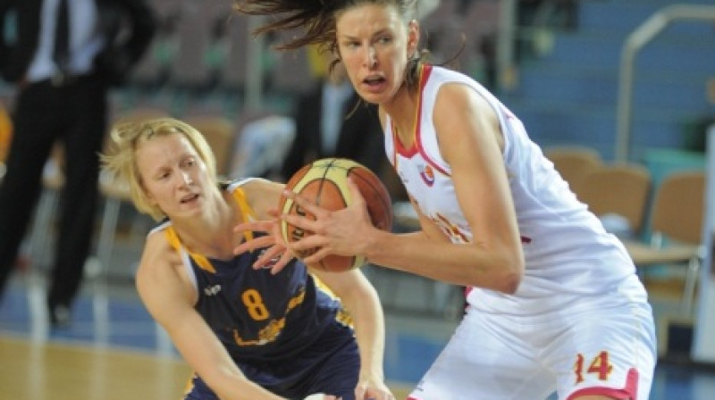 Zane Tamane: 17 atlēkušās bumbas un 14 punkti izbraukumā pret Stambulas "Fenerbahce"
Foto: www.orenbasket.ru