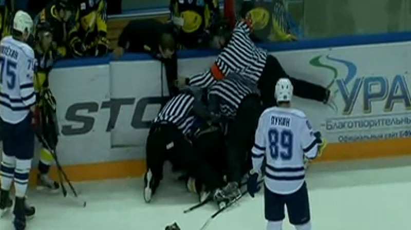 Pirmais kautiņš Karagandā
Foto: no VHL video