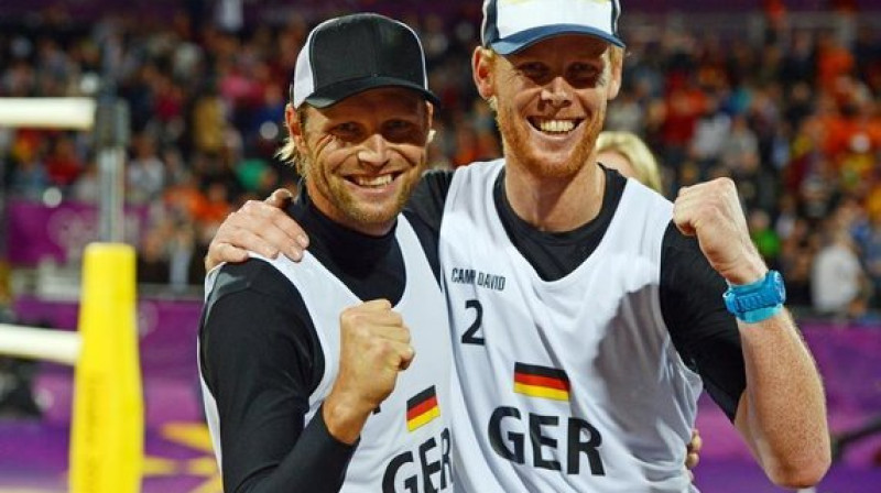 No kreisās Juliuss Brinks un Jonass Rekermans
Foto: AP/Scanpix