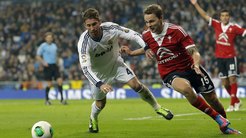 Serhio Ramoss (pa kreisi) cīņā pret "Celta Vigo" 
Foto: AP/Scanpix