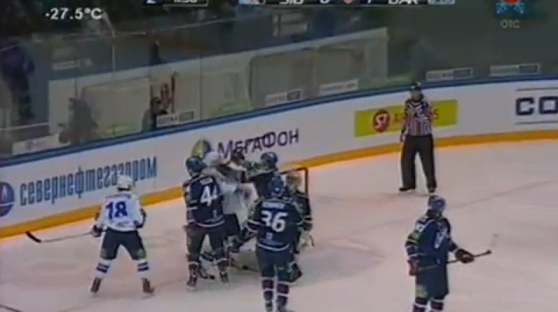 Zaicevs ar nūju aizstāv vārtsargu
Foto: hcsibir.ru video