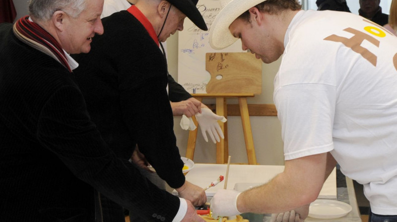 Juliuss Šuplers un Kriss Holts 
Foto: Romāns Kokšarovs, Sporta Avīze, f64