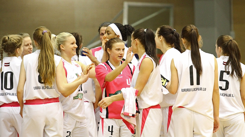 "Liepājas Papīra" spēlētājas ar mainīgām sekmēm cīnījās pret Krievijas Premjerlīgas klubu "Rostov-Don"
Foto: Mārtiņš Sīlis
