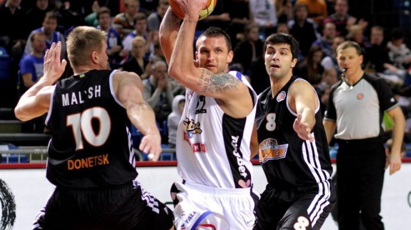 Armands Šķēle ar bumbu
Foto: sport.err.ee