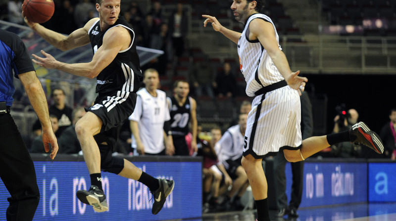Gatis Jahovičs uzvarā pār "Bilbao Basket" iemeta visus metienus: 2p 3/3, 3p 1/1, 1p 7/7
Foto: Romāns Kokšarovs, "Sporta Avīze", f64