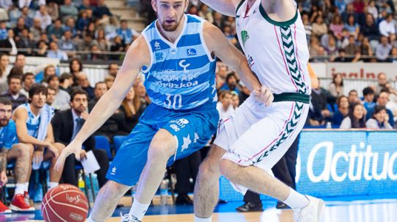 Rihards Kuksiks: 9 punkti zaudējumā pret "Banvit"
Foto: Ortzi Omenaka