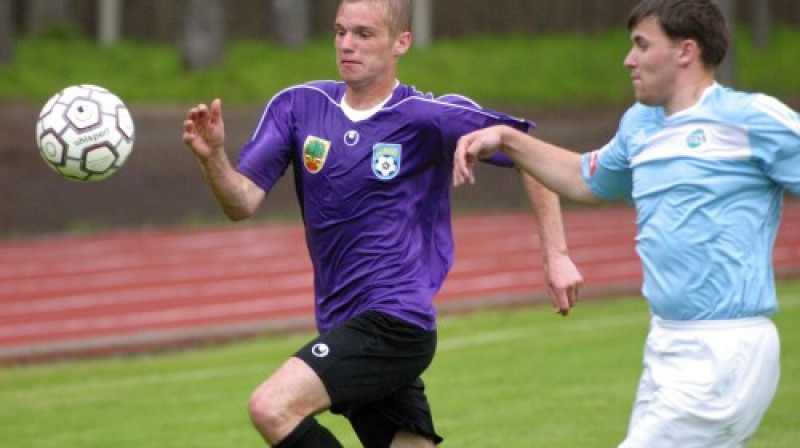 Epizode no pagājušā gada spēles starp "Valmieru" un "Rēzeknes BJSS"
Foto: Jānis Līgats, laikraksts "Liesma"