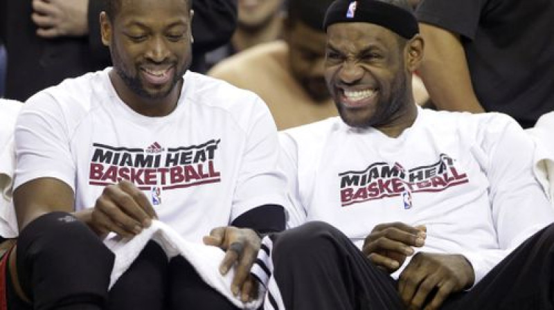 Cik smaidīgi būs Dveins Veids un Lebrons Džeimss pēc spēles pret "Warriors"?
Foto:AP/Scanpix