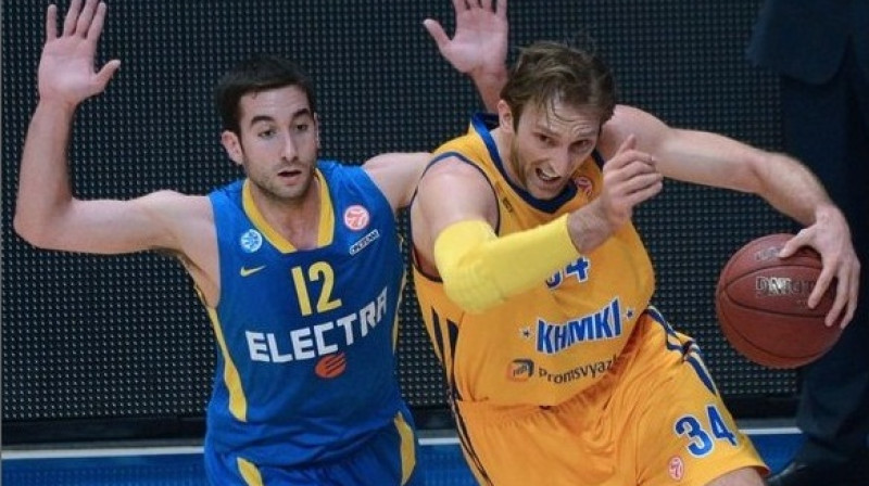 Zorans Planiničs traucas garām Jogevam Ohajonam
Foto: AFP/Scanpix