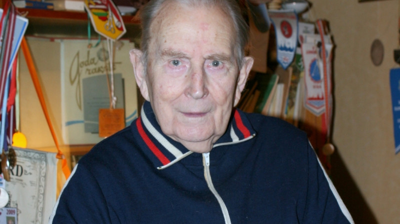 Tālivaldis Pētersons: Latvijas basketbola enciklopēdija.
Foto: Juris Bērziņš-Soms (Sports)