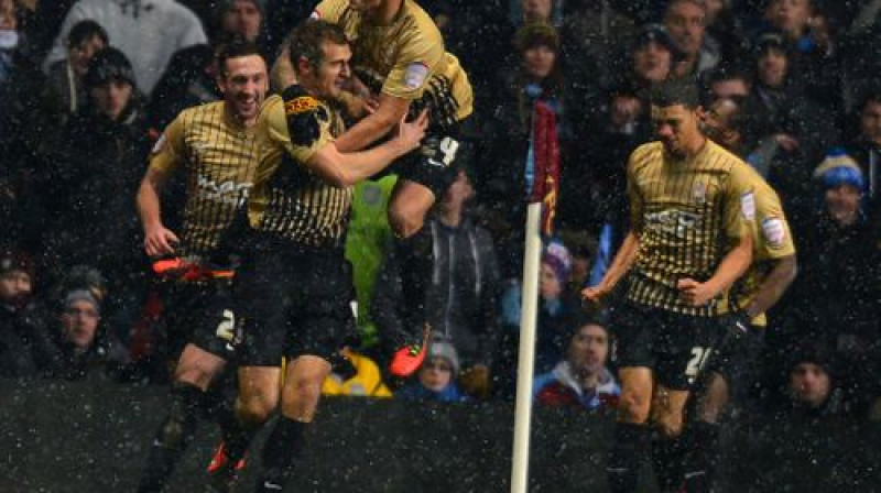 "Bradford City" līksmo pēc gūtajiem vārtiem
Foto: AFP/Scanpix