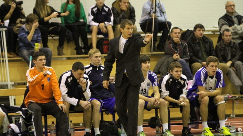 "HK Ogre" galvenais treneris Andris Molotanovs ar komandu
Foto: Ritvars Raits