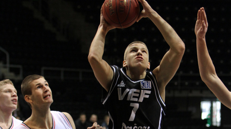 Ervīns Mežnieks: 22 punkti un VEF skolas uzvara Swedbank LJBL Venden U17 grupas pusfināla spēlē.
Foto: Renārs Buivids