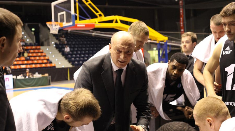 Galvenais treneris Ramūns Butauts un komanda
Foto: basket-nymburk.cz