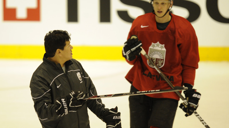 Teds Nolans un Guntis Galviņš 
Foto: Romāns Kokšarovs, Sporta Avīze, f64