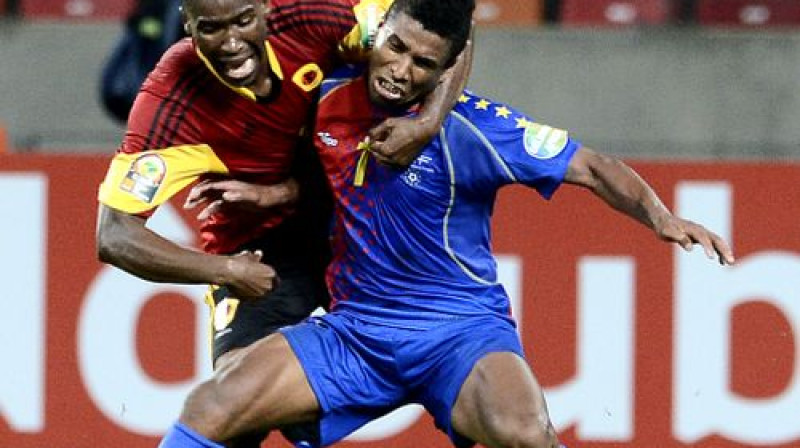 Angola pret Kaboverdi, Dede pret Platinī
Foto: AFP/Scanpix