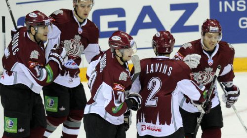 Rīgas "Dinamo" pirmā maiņa
Foto: Romāns Kokšarovs, Sporta Avīze/f64