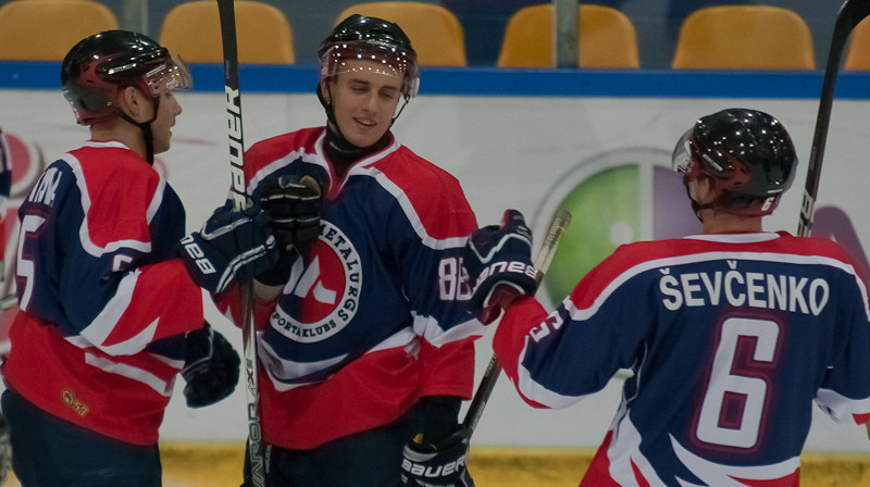 Kuzmenkovs&Co atkal rezultatīvi,tomēr tas neglābj komandu.
Foto: Ģirts Gertsons