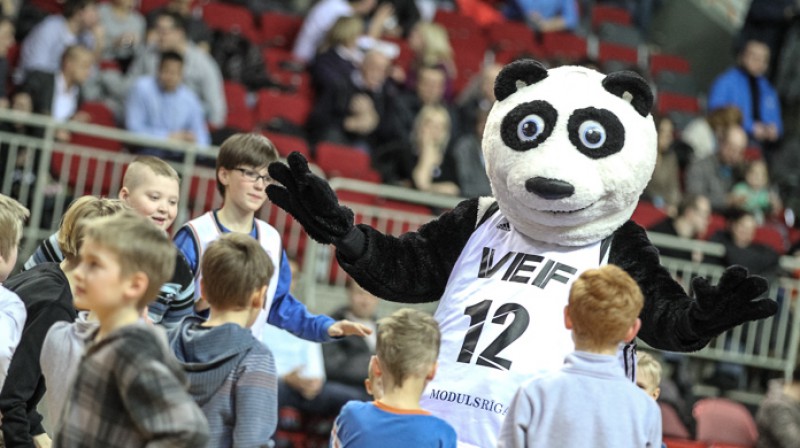 VEF talismans patīk arī bērniem
Foto: Mikus Kļaviņš, vefriga.com