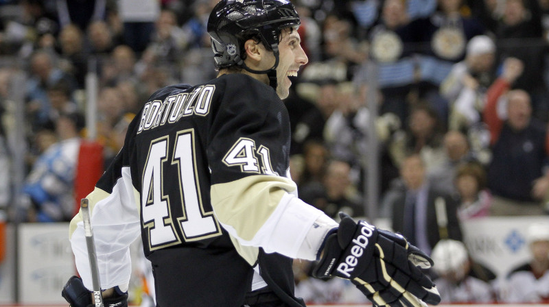 2007. gadā draftētais Roberto Bortuco beidzot guvis pirmos vārtus NHL 
Foto: AFP/Scanpix