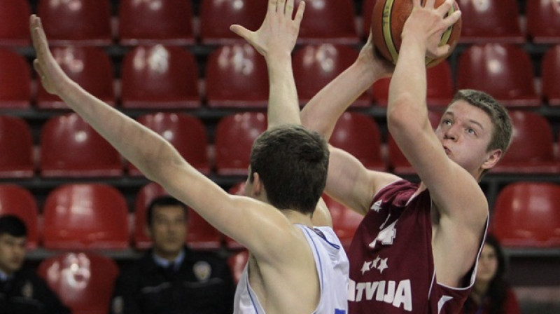 Zigmārs Raimo: 15 punkti un 7 atlēkušās bumbas zaudējumā pret Francijas U16 izlasi
Foto: www.tbf.org.tr