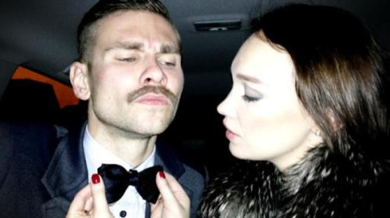 Edgars Gauračs ar sievu
Foto: futbolista "Twitter" konts @egauracs