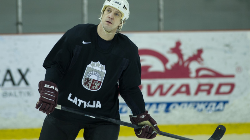 Sandis Ozoliņš pēc septiņu gadu pārtraukuma ir nolēmis palīdzēt izlasei izcīnīt kāroto ceļazīmi uz Soču olimpiskajām spēlēm.
Foto: Z. Zālmanis, KHL