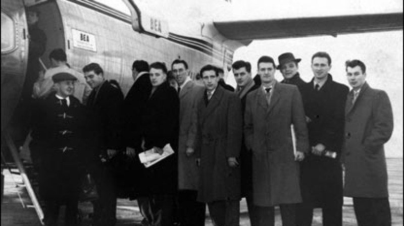 Pēdējā fotogrāfija. "Manchester United" pirms izlidošanas uz Belgradu. No Belgradas daudzi vairs neatgriezās...

Foto: manutd.com