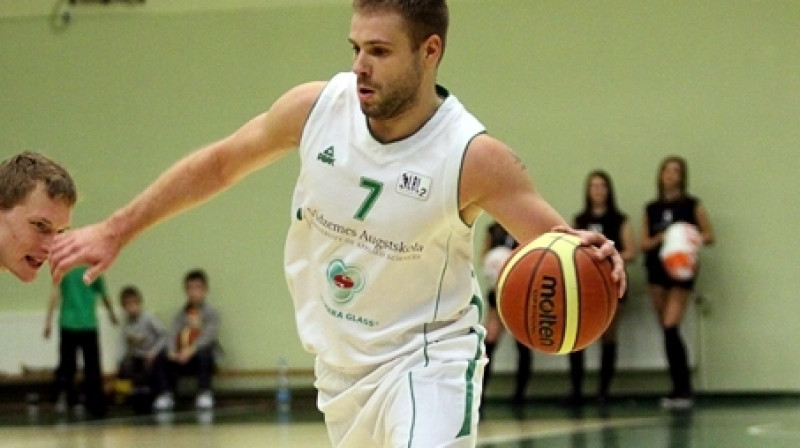 Vēl aizvadītajā sezonā Roberts Zeile apvienoja spēlētāja un trenera pienākumus, bet šosezon koncentrēsies tikai trenera darbam
Foto: Artūrs Kaurovs