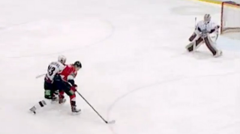 Antons Lazarevs vs. Guntis Galviņš
Foto: no KHL video