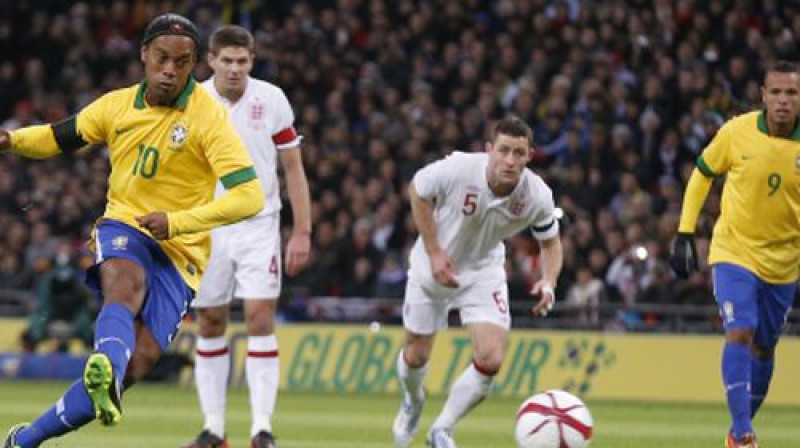 Ronaldinju nerealizē 11 metru soda sitienu
Foto: AP/Scanpix