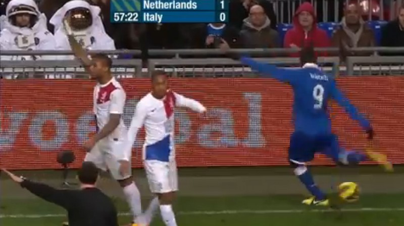 Balotelli pret astronautiem
Foto: no "Football" video